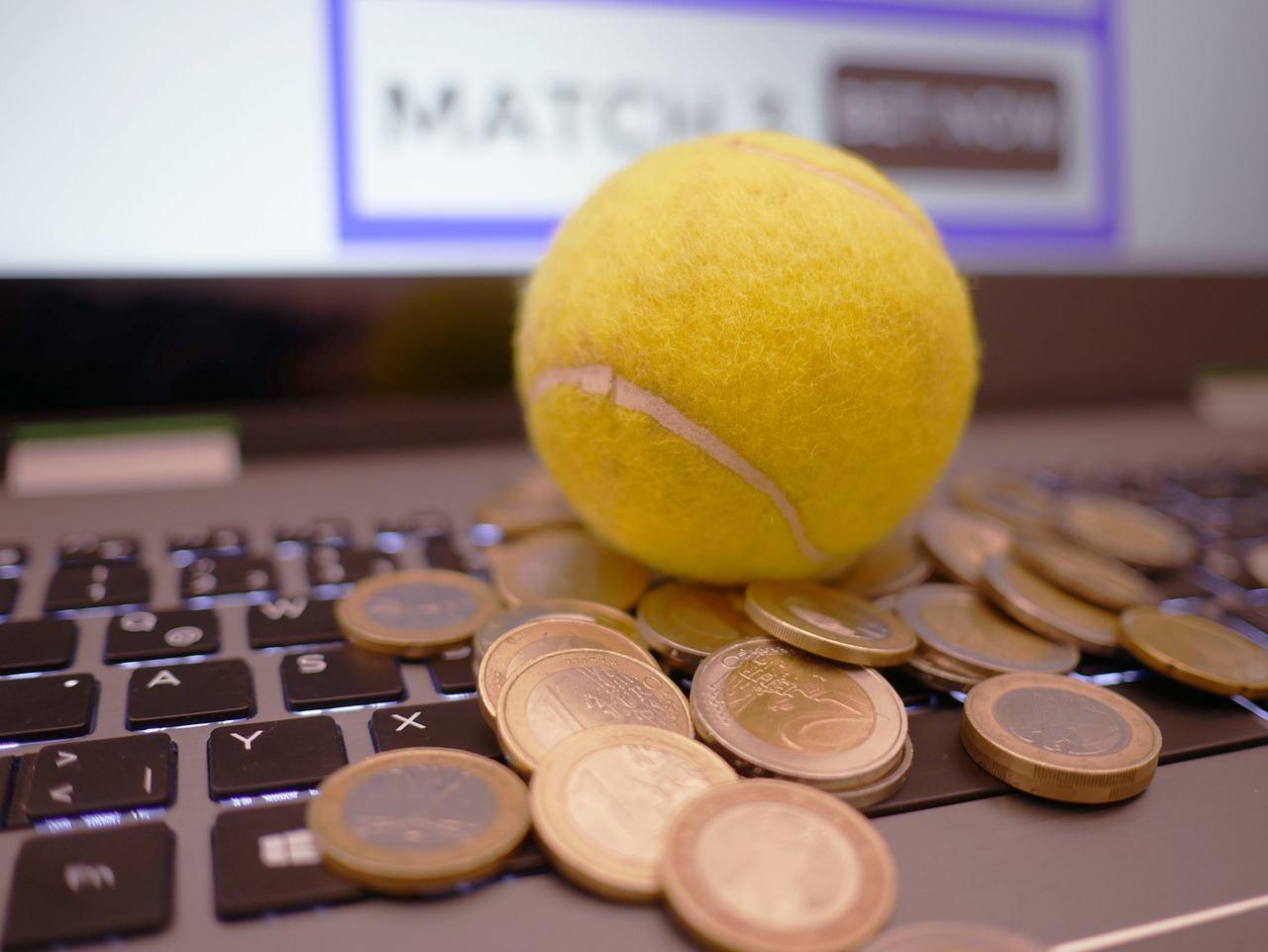 Computer, Tennisball, Geld, Münzen