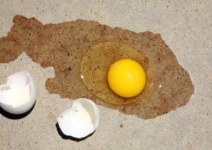 VEGAS MYTHS BUSTED: You Can Fry an Egg on the Sidewalk in Summer