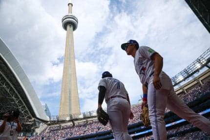 Ontario Sports Betting Revenue Plunges 30% in August as Casino Sets Record