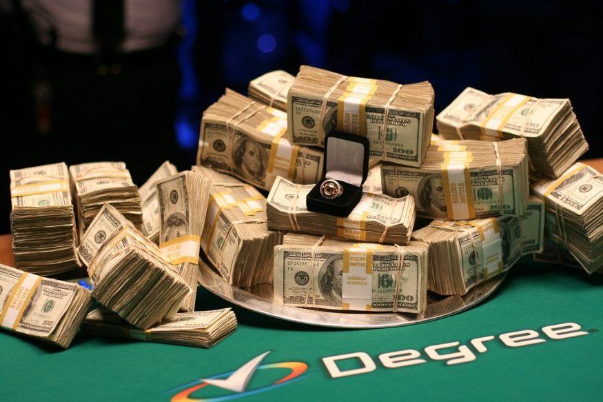 How to Become a Professional Poker Player (And Avoid the Most Common Mistakes)