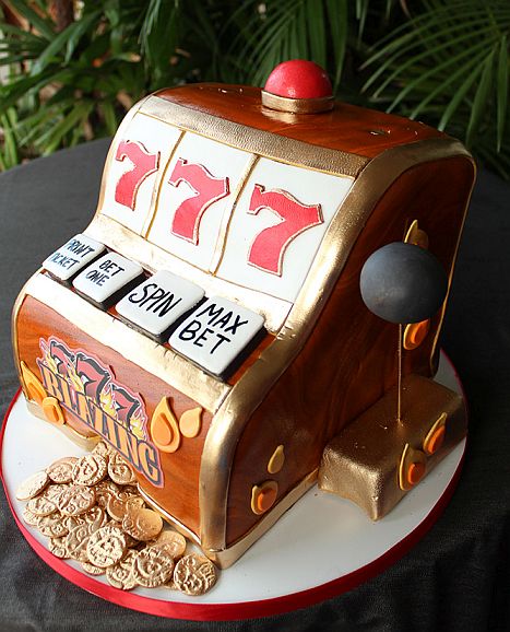 An image of the 777 Blazing inspired slot machine cake