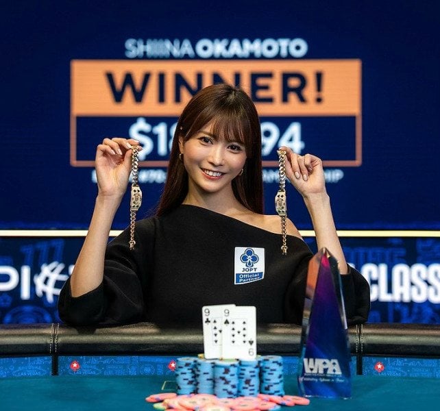 Shiina Okamoto after victory at WSOP final table