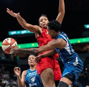 Danielle Robinson passes to Damitris Dantas around A'ja Wilson