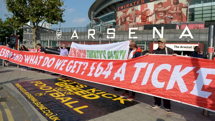 An image of Arsenal fans protesting against ticket prices