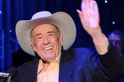 Doyle Brunson waving