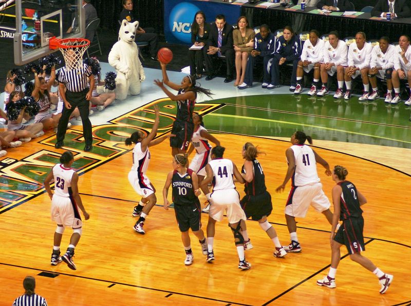Candace Wiggins driving to the basket at the 2008 NCAA Women's Division