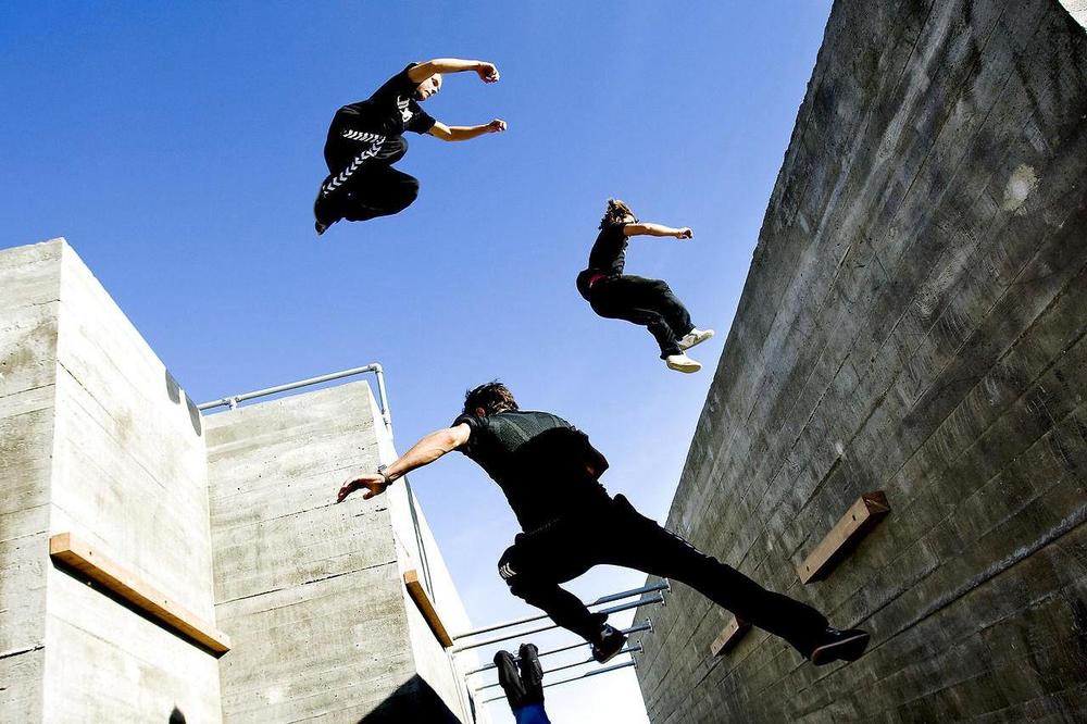 People competing in a Parkour course