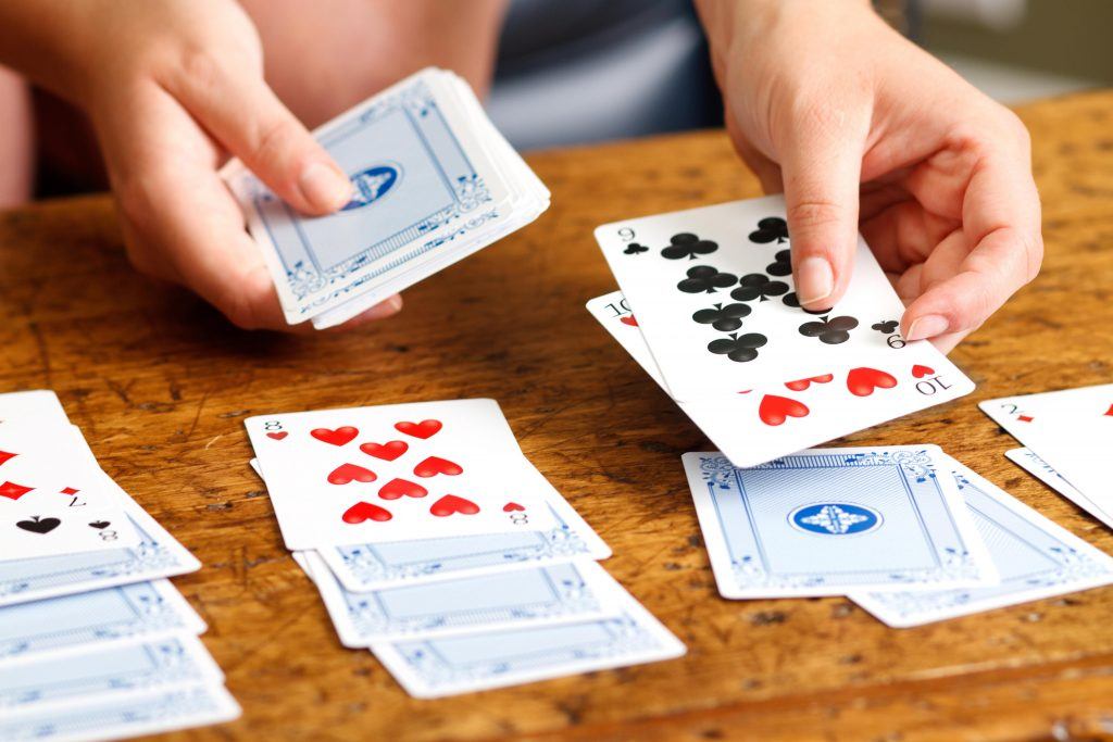 An in-game image of the format of the card game Patience