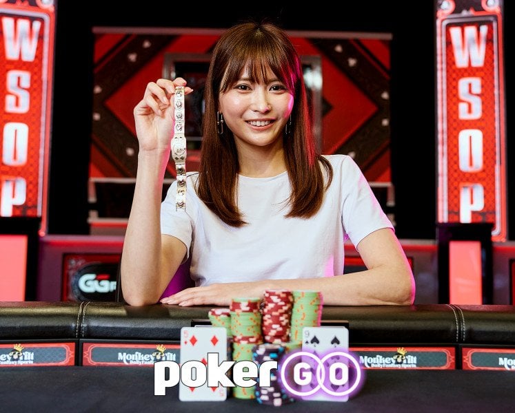 WSOP Champion Shiina Okamoto at the poker table