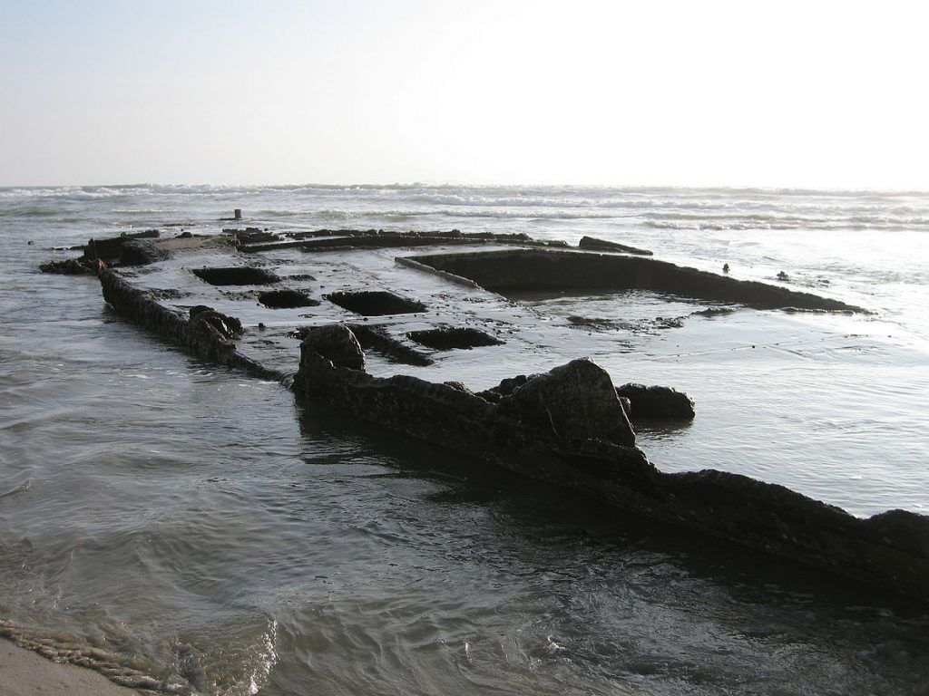 The shipwreck of a gambling and prostitution ship