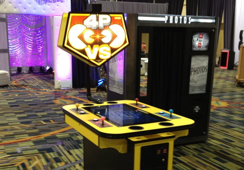 A social Pac-Man battle royale station