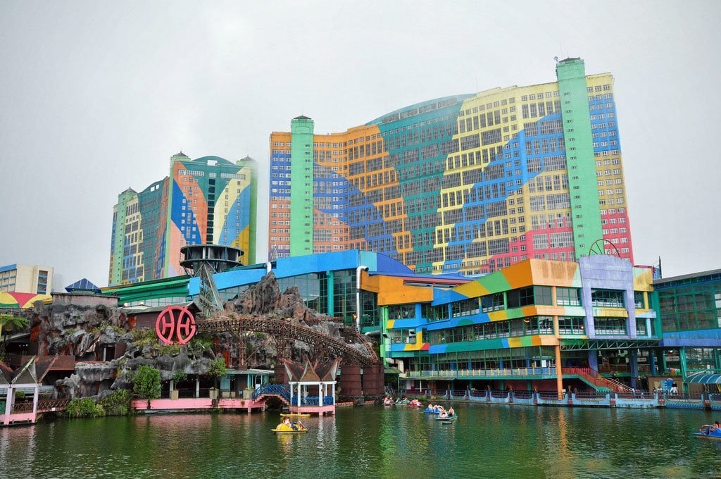 Featuring a wide array of entertainment options and one of the world’s biggest hotels, the Genting Highlands is a dream for any gambler with a family.