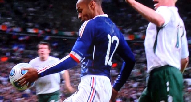 thierry-henry-handball