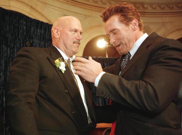 Jesse Ventura and Arnold Schwarzenegger chatting at an event