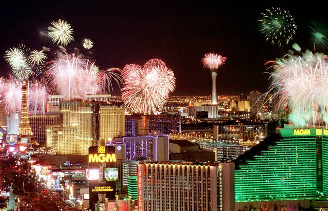 Las Vegas New Year Fireworks. (Source: shinyotaku.files.wordpress.com)