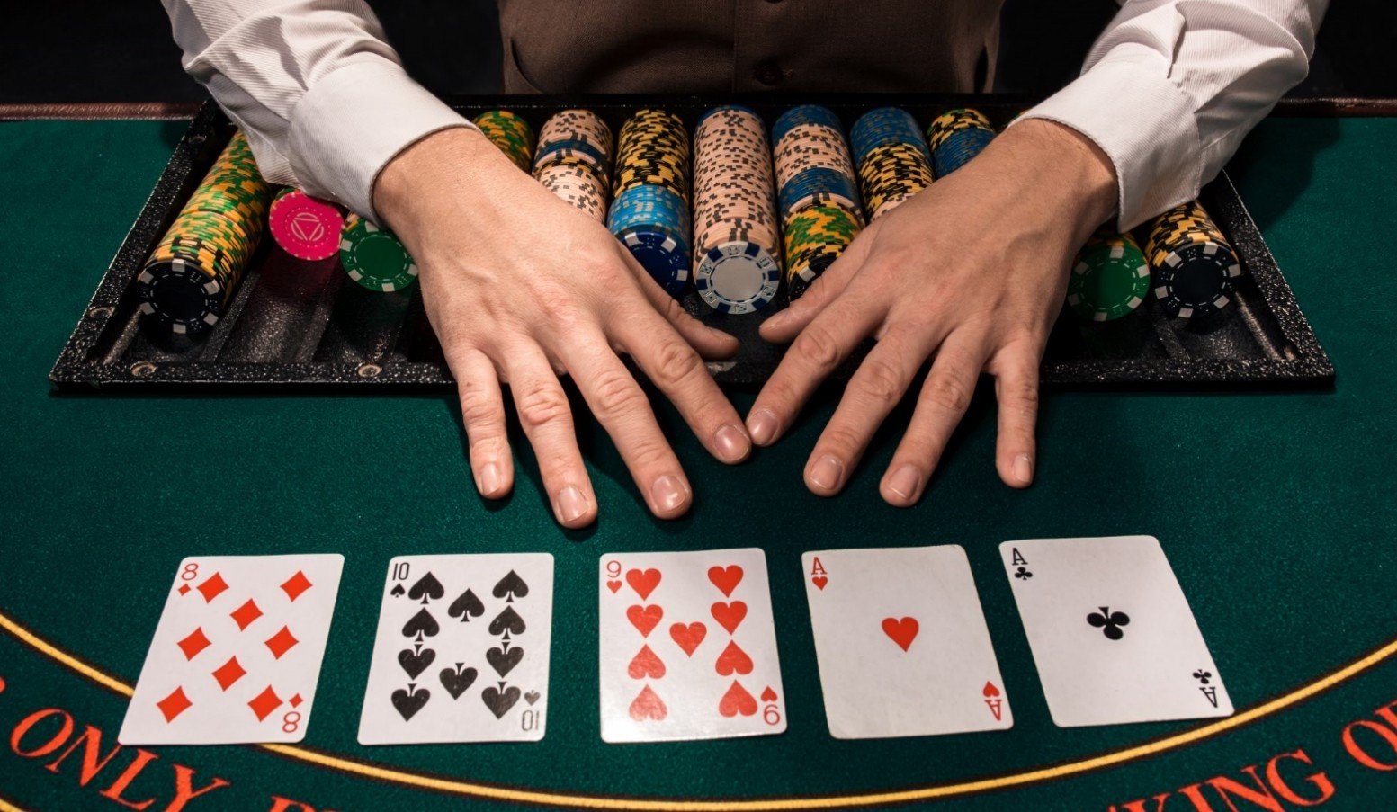 Play against weak poker players