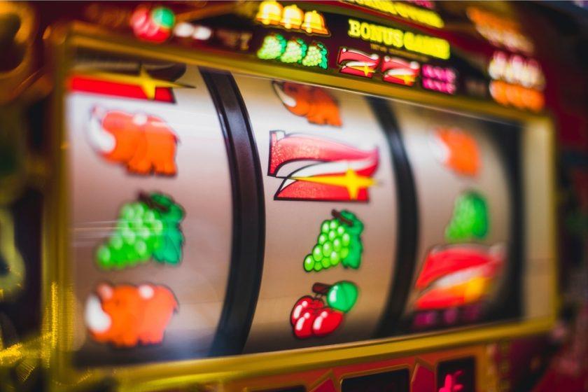The “Cold Machine” Fallacy: Why Chasing Slot Machine Losses is a Losing Strategy