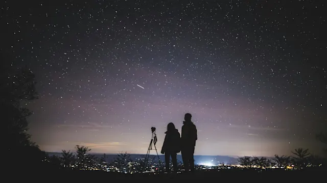 Sterne beobachten und nach UFOs suchen