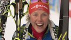 Biathletin Laura Dahlmeier mit ihren Skiern