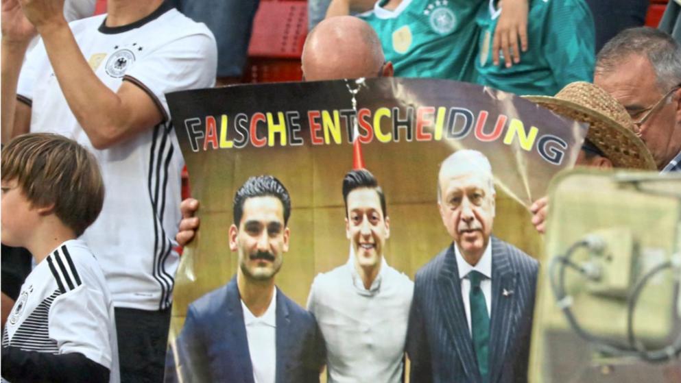 Kritik wegen Erdogan Foto