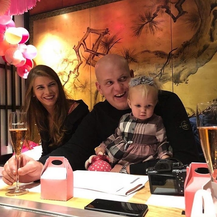 Michael van Gerwen mit Ehefrau Daphne Govers und Tochter Zoe