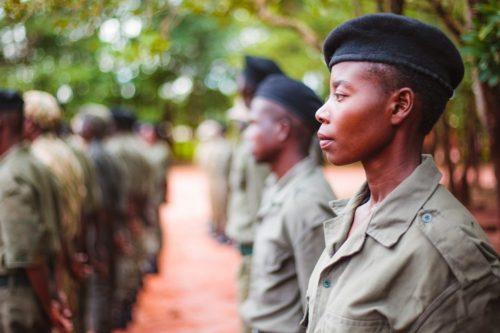 afrikanische Wildhüterin