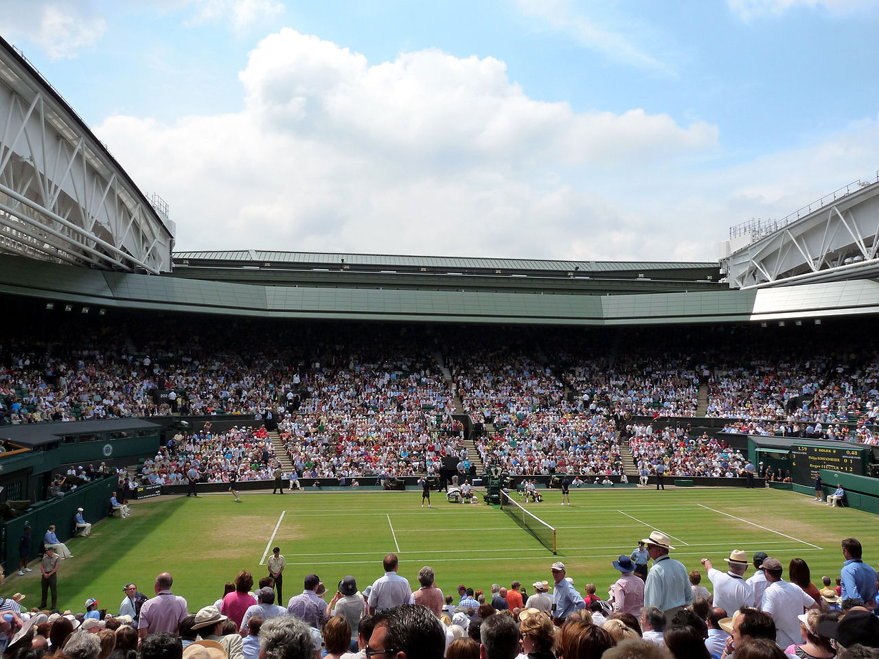 Der Court Nummer 1 in Wimbledon mit grünem Rasen