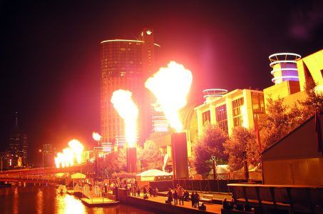 Feuerwerk vor Crown Casino Sydney