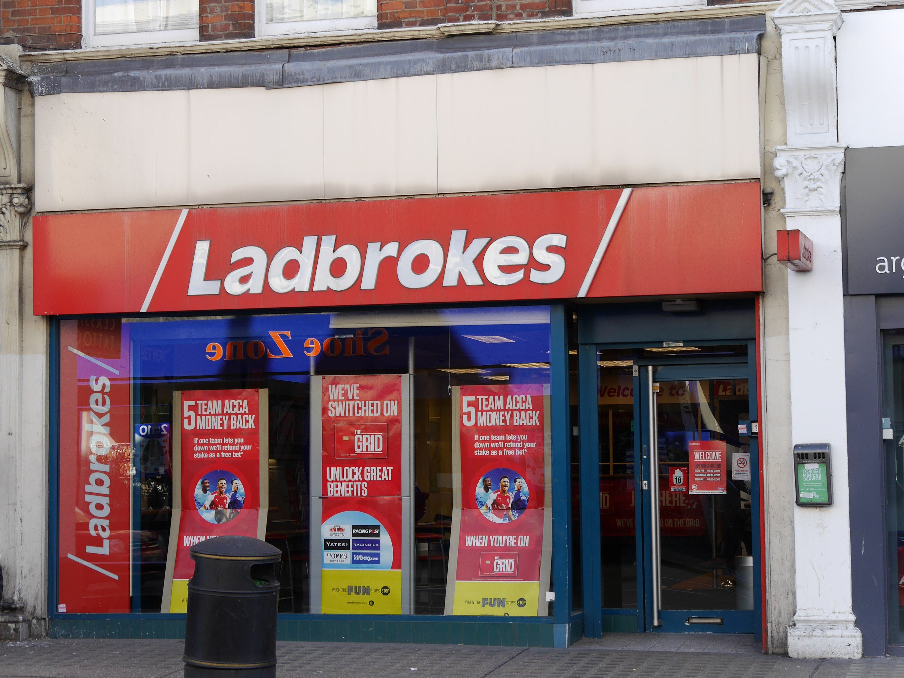 Ladbrokes Wettbüro Ladbrokes, North End Road, London