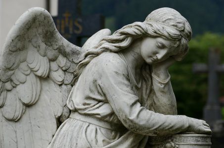 Engelstatue auf Friedhof