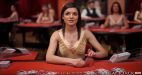 Blackjack Tisch, Spielkarten, Frau, Dealerin