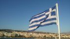 griechische Flagge, Stadt, Häuser, Himmel