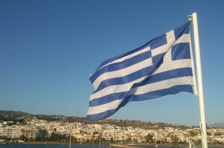 griechische Flagge, Stadt, Häuser, Himmel