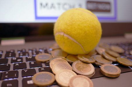 Computer, Tennisball, Geld, Münzen