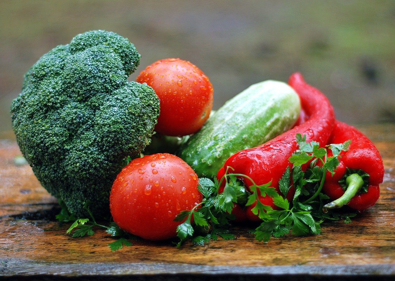 Gemüse, Brokkoli, Tomaten, Gurken, Paprika