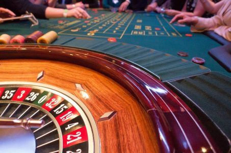 Roulette-Tisch, Roulette-Kessel, Menschen