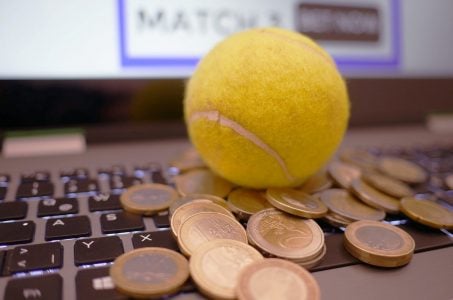 Tennisball, Tastatur, Geld