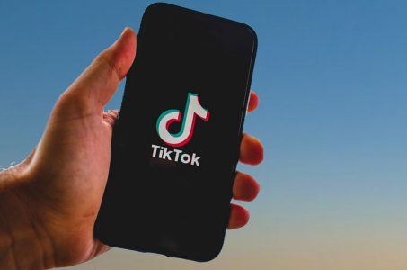 Smartphone, Hand, TikTok Logo