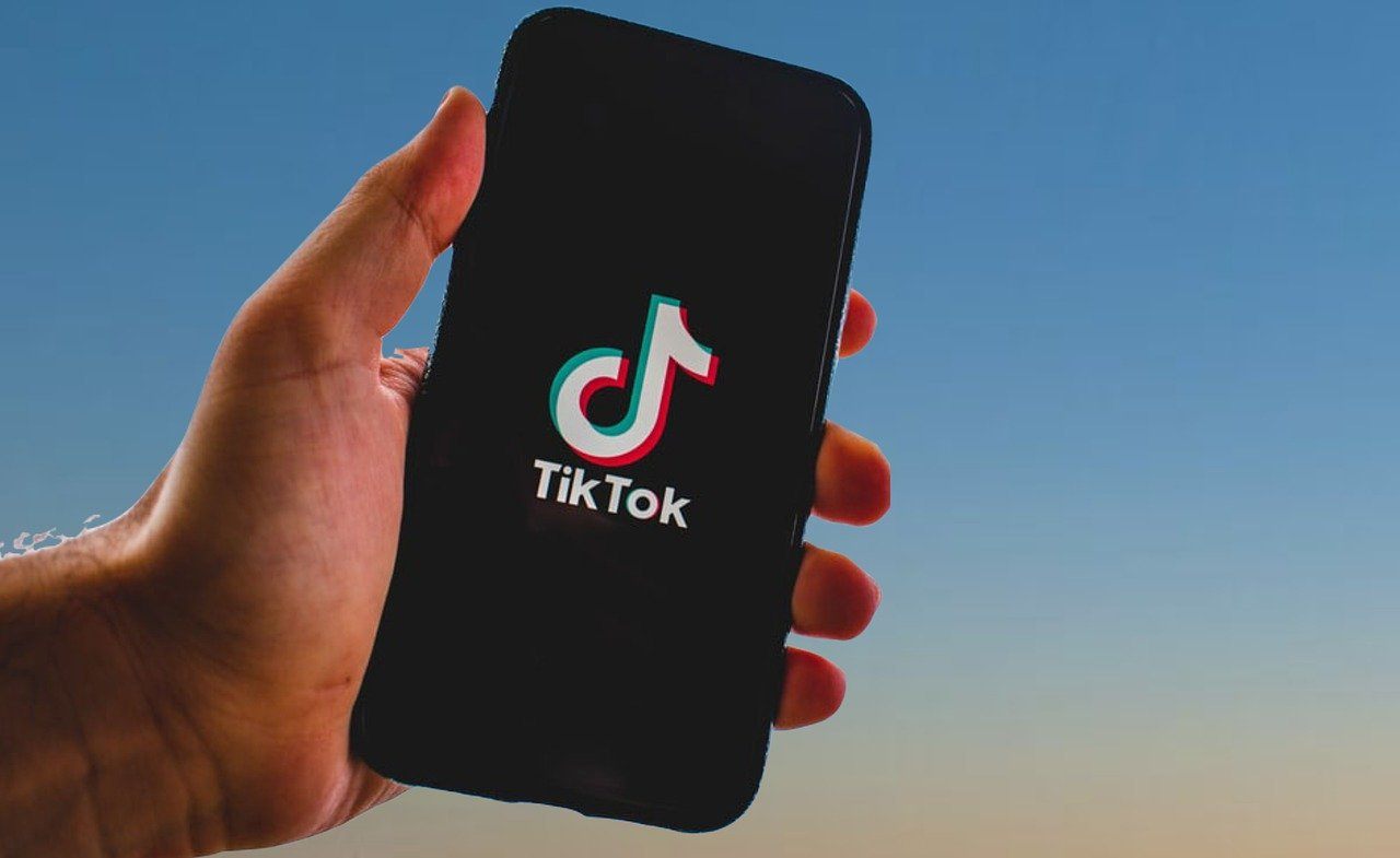 Smartphone, Hand, TikTok Logo