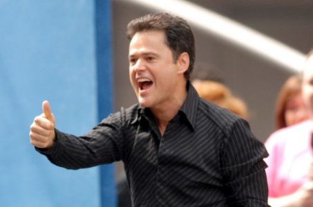 Donny Osmond zeigt Thumps Up