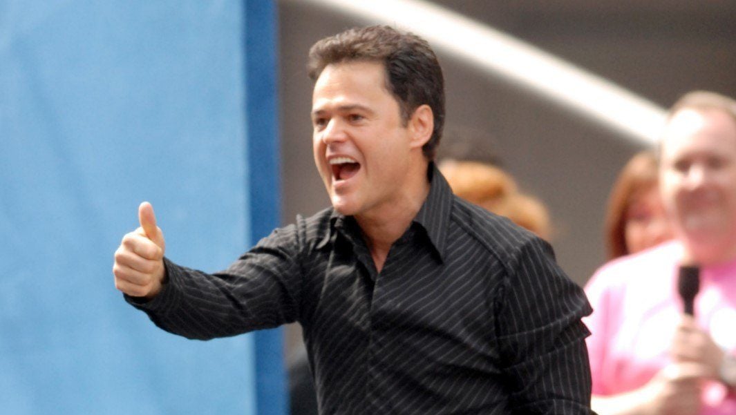 Donny Osmond zeigt Thumps Up