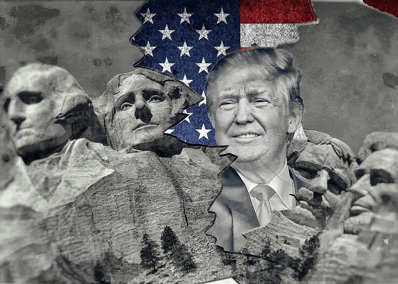 USA Flagge, Donald Trump, Mount Rushmore National Memoria