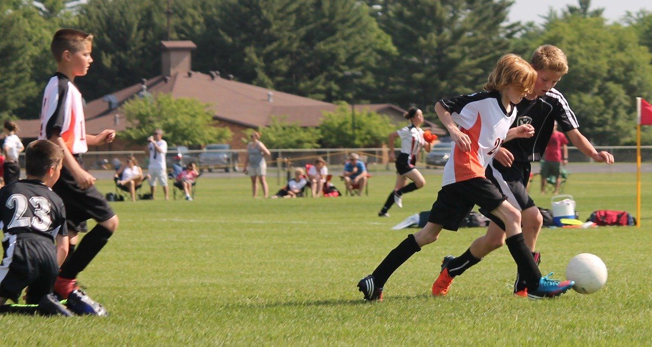 Jugendliche, Fußball, Kinder beim Sport