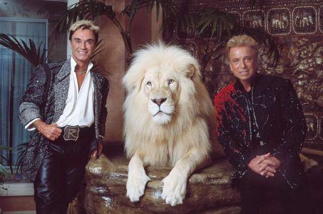 Siegfried und Roy und weisser Loewe