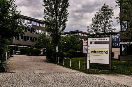 Gebäude, Schild, Wirecard, Bäume, Zufahrt