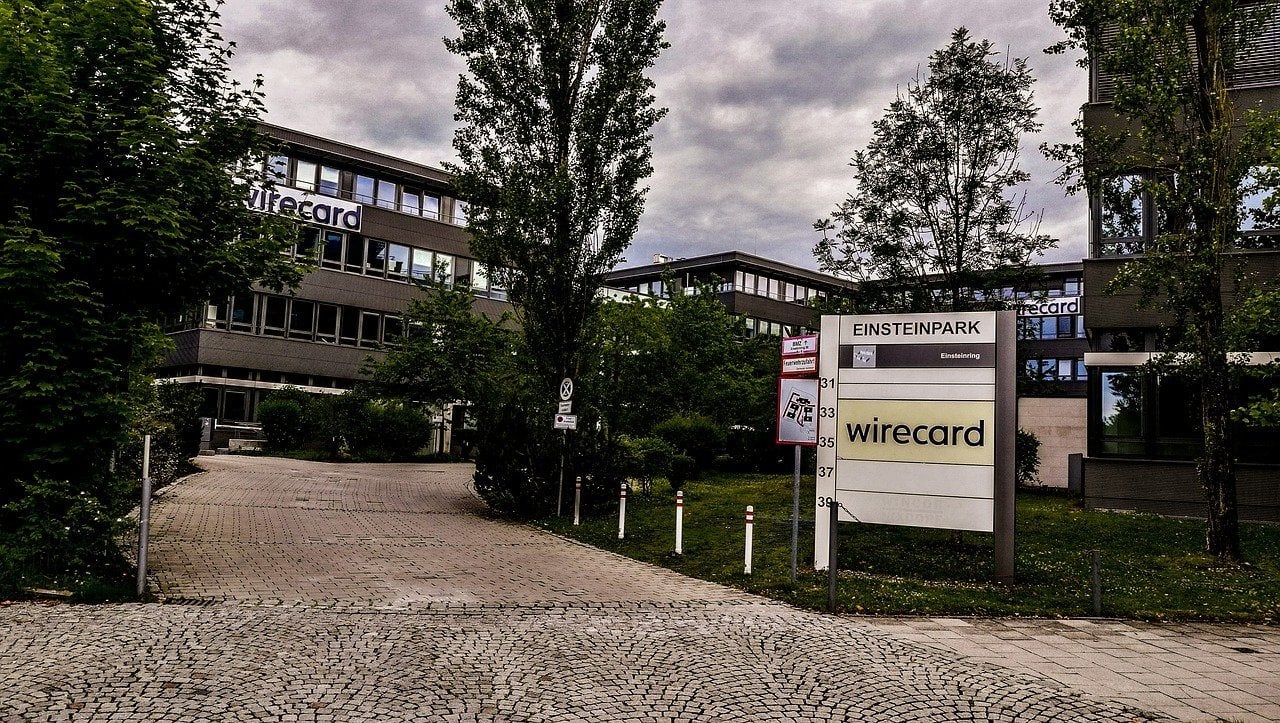 Gebäude, Schild, Wirecard, Bäume, Zufahrt