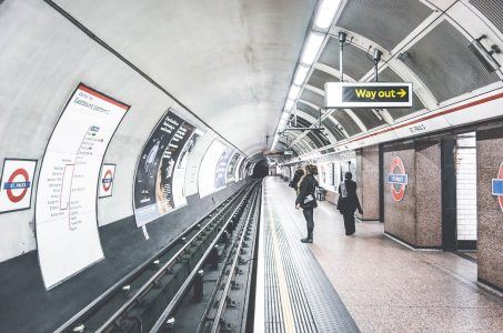 Tube, U-Bahn, Menschen, Bahnsteig, Schild