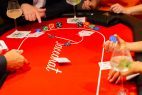 Baccarat-Tisch, Karten, Chips, Hände