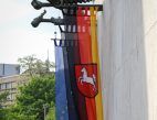 Landtag Hannover Außenansicht Fahnen