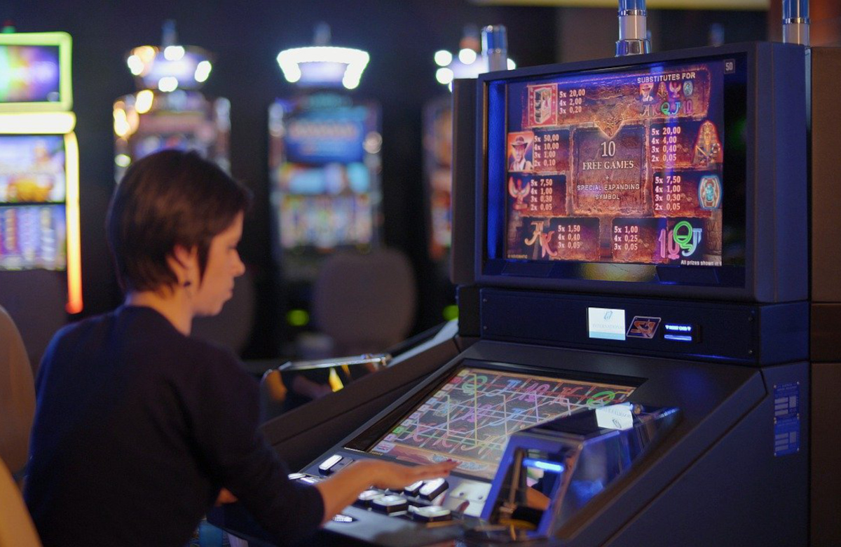Spielautomat Frau Glücksspiel